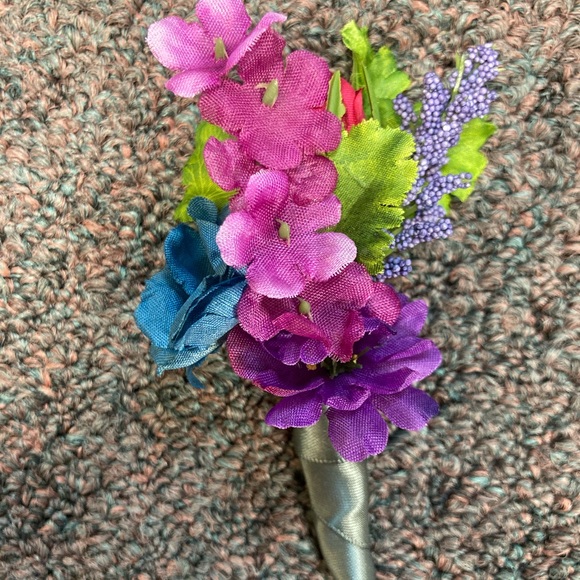 Set of 8 hand made boutonnières - Picture 6 of 10